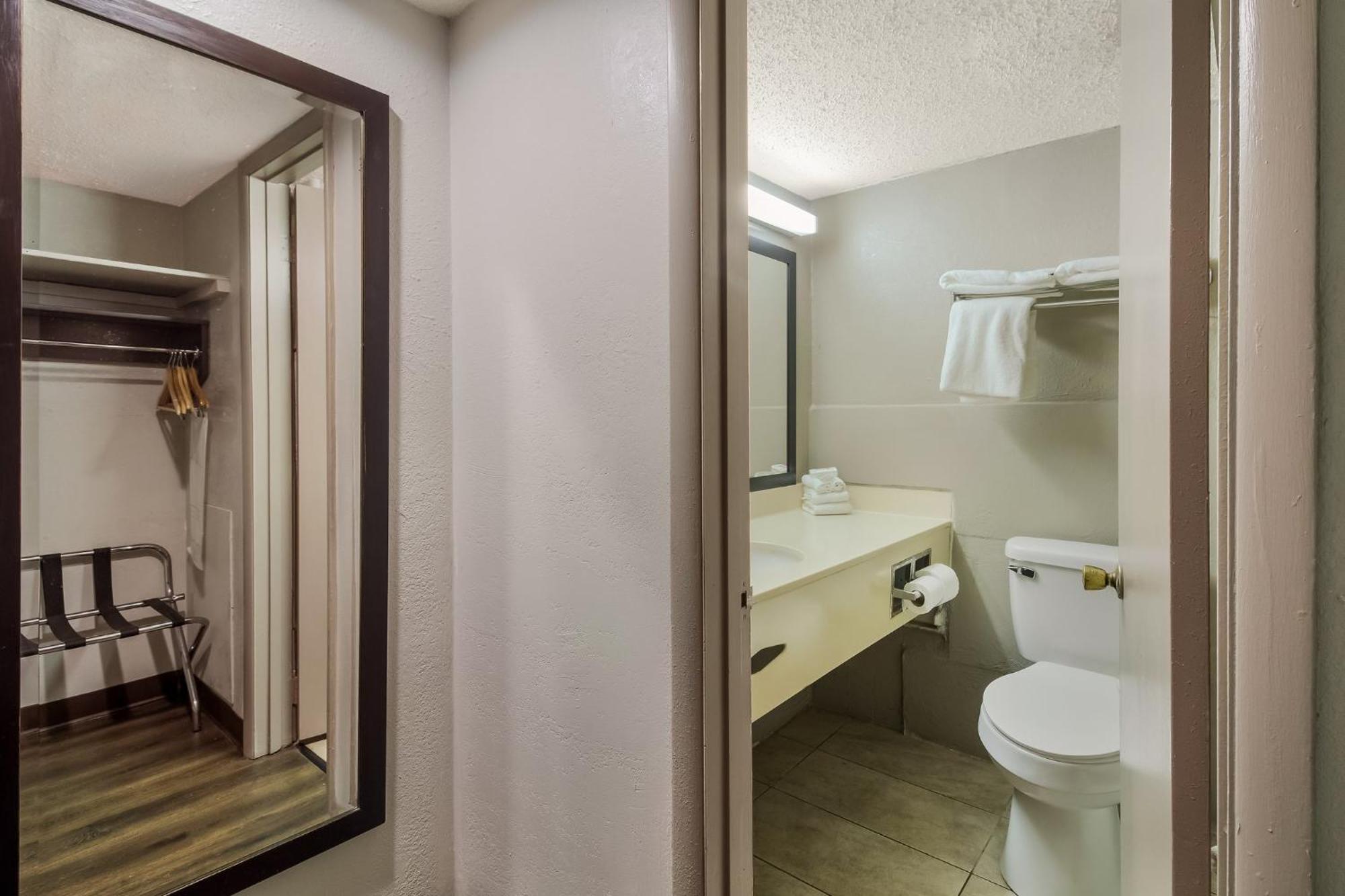 Red Roof Inn Нью-Стентон Екстер'єр фото