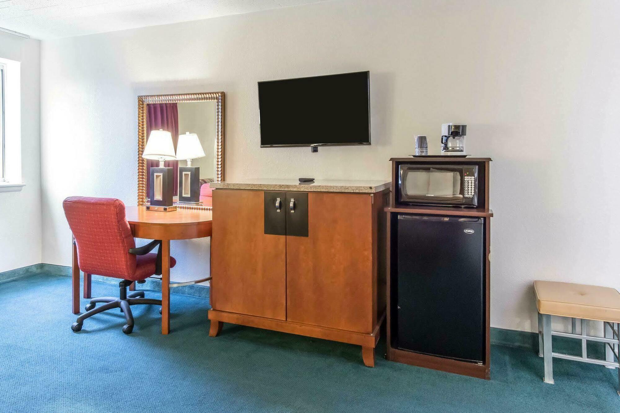 Red Roof Inn Нью-Стентон Екстер'єр фото